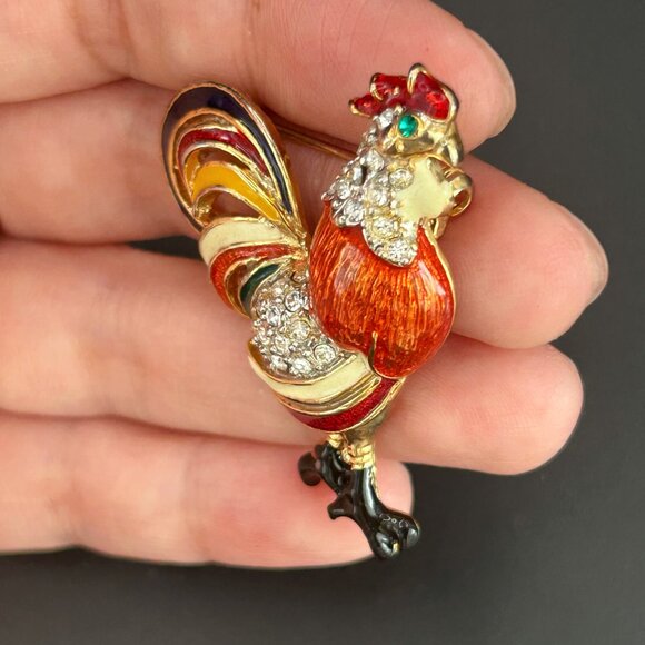 Vintage Enamel Rooster Brooch, Gold Tone Barnyard Chicken Pin - Picture 6 of 8
